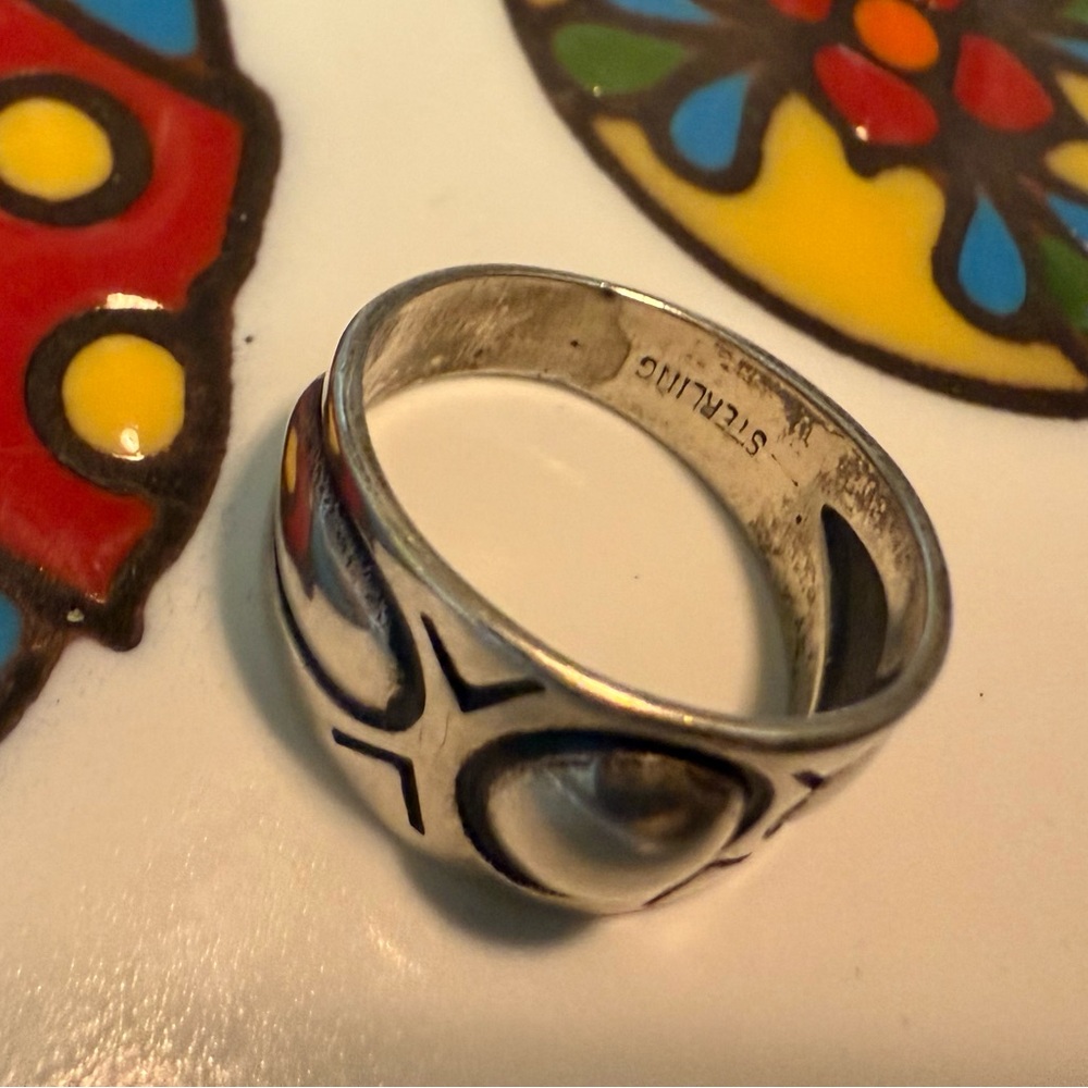 Native American Sterling
Silver Ring Sz 7.25 - Picture 3 of 15